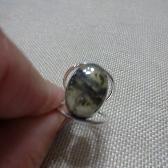 Gorgeous PREHNITE Handmade Sterling Ring Size 6 #223C - Picture 1 of 3